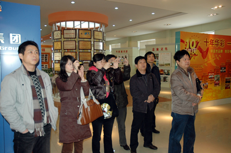 2025012620580154154 湖南省常德市德山经济开发区管委会领导到集团参观考察