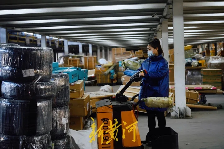 《新黄河》：直击双十一分拣现场，济南一物流园区已发货2345万单
